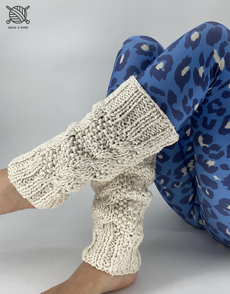 Polainas tejidas a mano en hilado rústico de lana con algodón.  color crudo